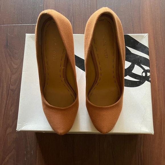 Nine West Filing Platform Pumps - Picture 1 of 6